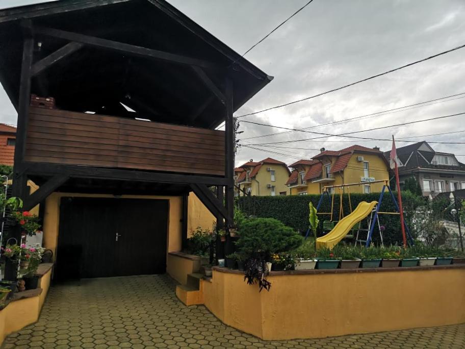 Karos Central Apartmanhaz ซาลาคาโรส ภายนอก รูปภาพ