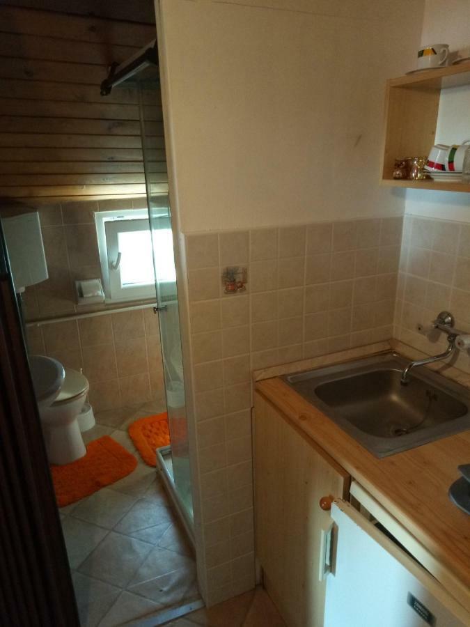 Karos Central Apartmanhaz ซาลาคาโรส ภายนอก รูปภาพ