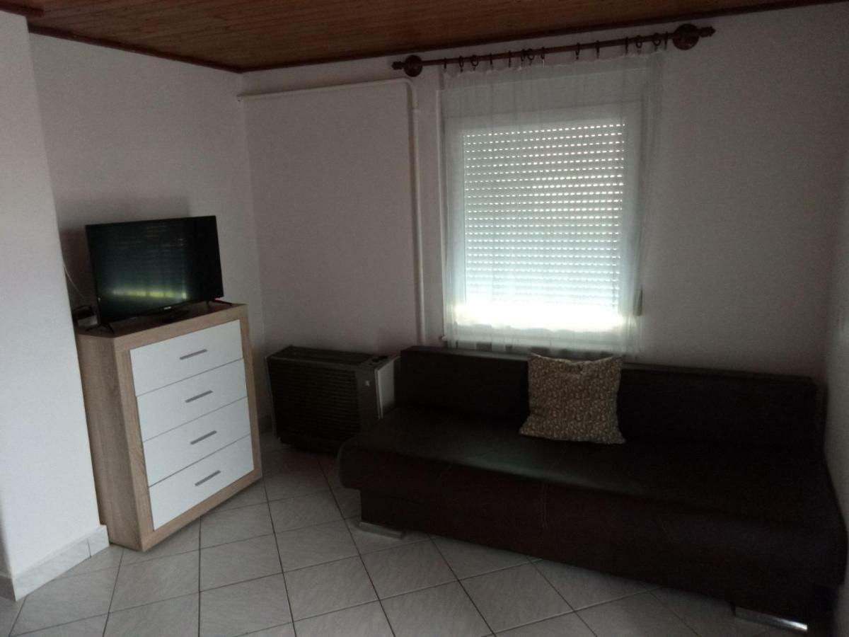 Karos Central Apartmanhaz ซาลาคาโรส ภายนอก รูปภาพ