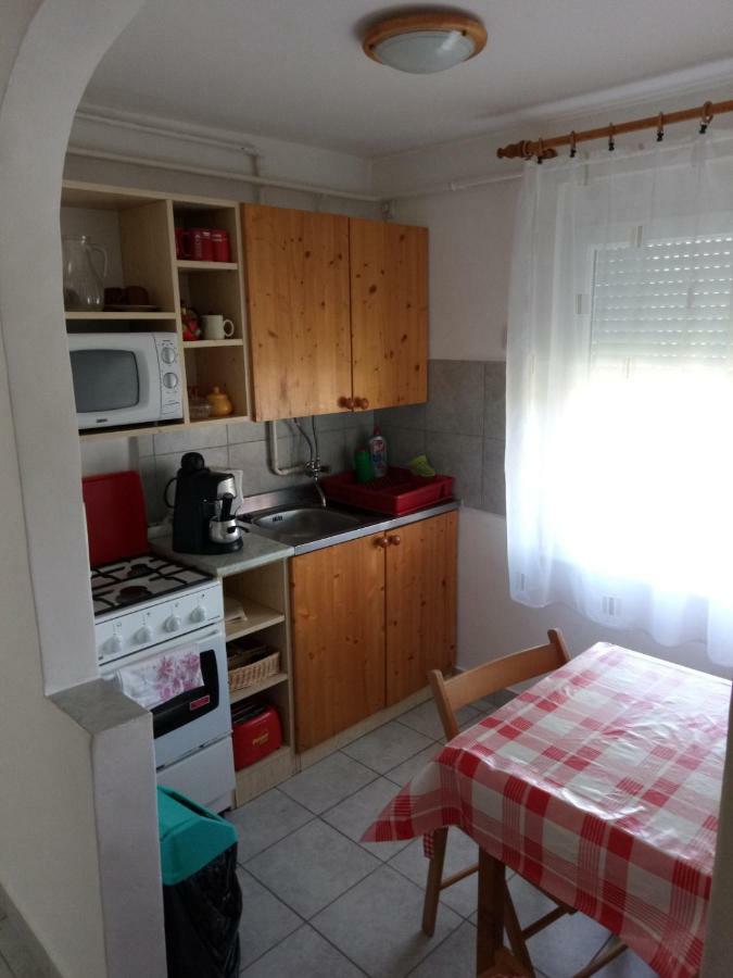 Karos Central Apartmanhaz ซาลาคาโรส ภายนอก รูปภาพ
